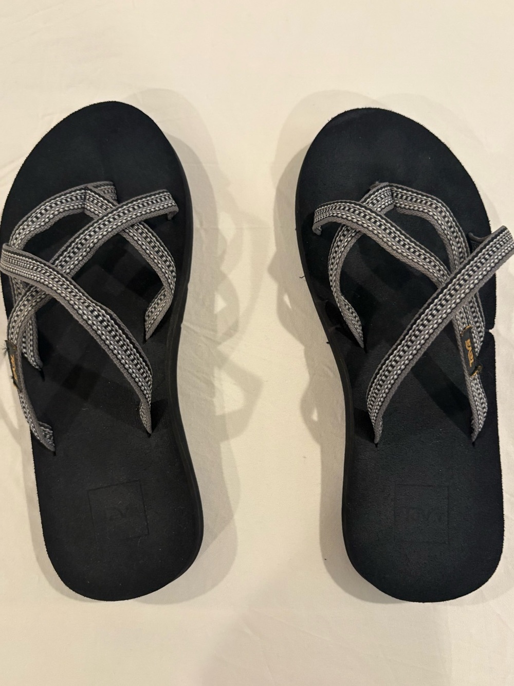 Womens Size 6 Teva Mush Olawahu Sandals Grey Black Criss Cross Straps Flip Flops